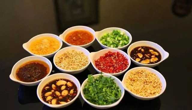 火鍋沾料包裝機的創(chuàng)新與定制:食品加工企業(yè)的最佳選擇