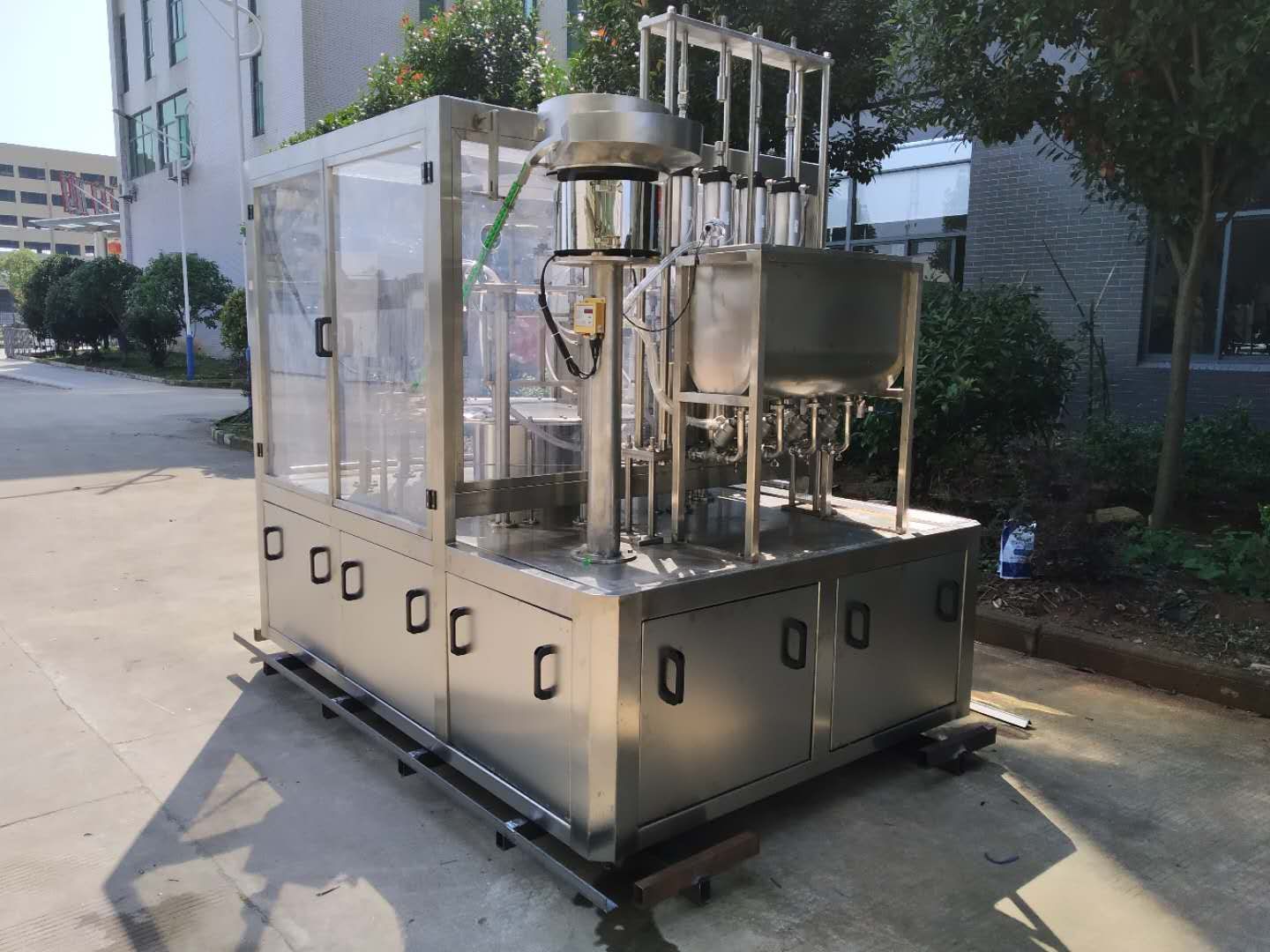 1760685255364362.jpg LG-200 吸嘴袋灌裝旋蓋機.jpg